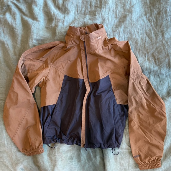 Lululemon windbreaker, sz 4 - Picture 2 of 6